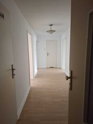 Schöne 3-Zimmer-Wohnung mit Balkon - Nähe Bahnhof