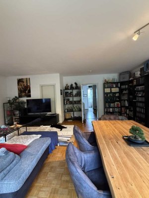 Helle 3-Zimmer-Wohnung mit Ausblick ins grüne und eigenem Stellplatz vor dem Haus