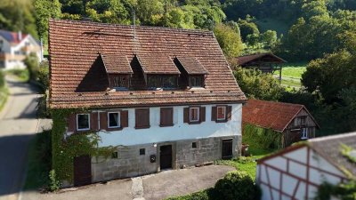 DENKMALGESCHÜTZTES
ZWEIFAMILIENWOHNHAUS 
IN UNTERSCHEFFACH