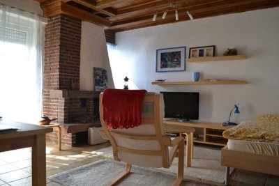 möbliertes Apartment mit offenem Kamin von Privat in kleiner Wohneinheit