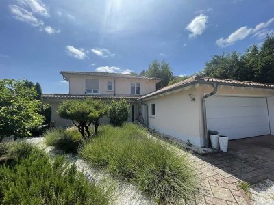Neuwertige Villa im toskanischen Stil mit tollem Grundstück