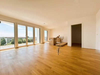 Neubau mit Panoramablick am idyllischen Feldrand, in der obersten Etage, inkl. EBK u. Aufzug
