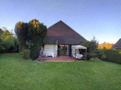 EIN ZUHAUSE MIT CHARAKTER - STILVOLLER BUNGALOW IN ERHÖHTER LAGE