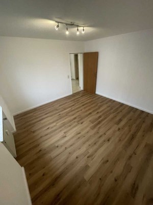 Schöne 2-Zimmer-EG-Wohnung mit Terrasse und Einbauküche in Oberstadion