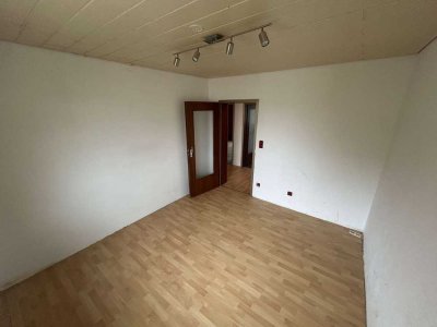 Katip | Renovierungsbedürftige 4-ZKB-Wohnung mit Balkon *ab sofort