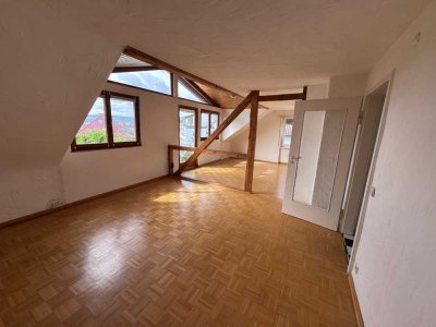 Helle modernisierte Dachgeschosswohnung mit Mansarade und Balkon in Pforzheim