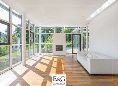 Lichtdurchflutete Architektenvilla mit großer Dachterrasse und Einliegerwohnung