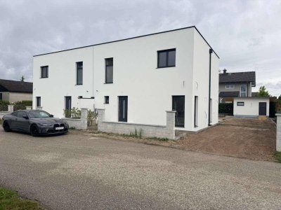 Siedlung Maria Theresia: ERSTBEZUG! Wunderschöne Doppelhaushälfte in toller Lage