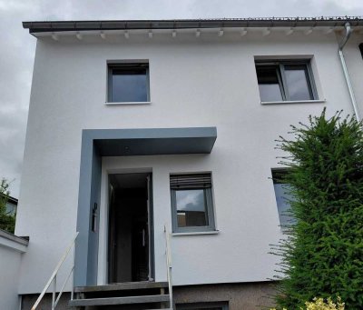 Erstbezug nach Sanierung: Doppelhaushälfte mit geh. Innenausstattung und EBK