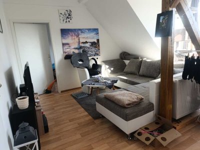 Gemütliche 2,5 Zimmer Wohnung mit EBK, teilmöbliert