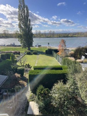 Mehrgenerationenhaus in bester Rheinlage