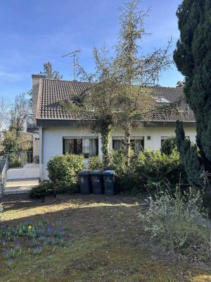 Doppelhaushälfte mit großem Garten in beliebter Wohnlage