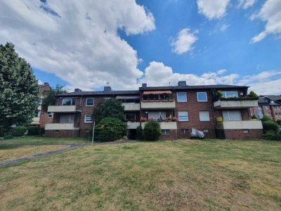 Schöne EG-Wohnung mit Einbauküche und Balkon