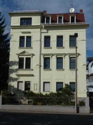 Tolle, neu renovierte und zentral gelegene 4-Raum-Wohnung-Wohnung!