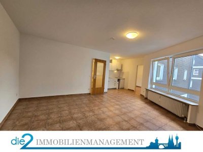 Renovierte 1,5 Zimmer mit Aufzug& EBK!