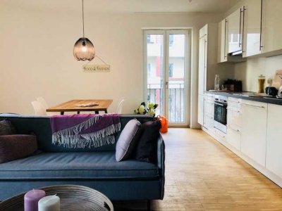 Helle 3-Zimmerwohnung mit Einbauküche * 2 Bäder * Balkon in Alt-Treptow