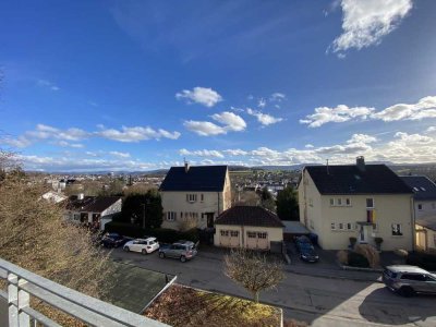 Erstbezug nach Sanierung: stilvolle 2,5-Zimmer-Wohnung mit Einbauküche und Balkon in GP-Faurndau