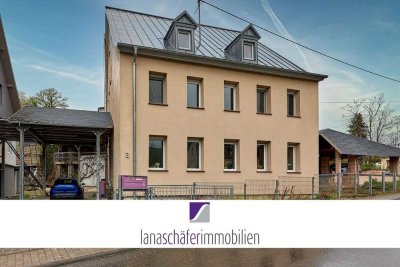 Burgen: Großzügiges Wohnhaus mit Terrasse und Außenstellplätzen