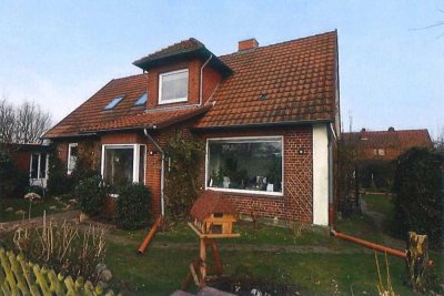 Zwangsversteigerung - provisionsfrei: Großes EFH in Toppenstedt