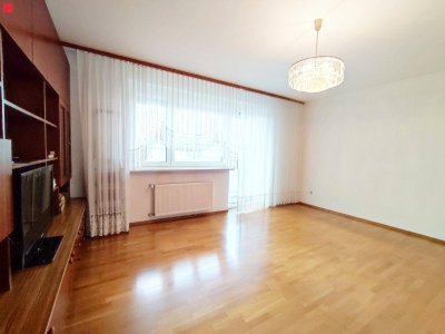 Heller Wohnhit mit schöner verbauter Loggia!