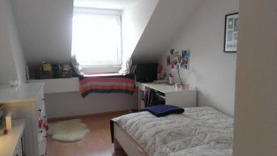 Gemütliche DG-Wohnung - teilmöbliert - (2 Räume/Bad/WC)  im Herzen der Mainzer Altstadt