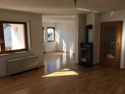 Helle, gepflegte 3 1/2-Zi -Wohnung mit Balkon / Garten und EBK in Achern-Mösbach