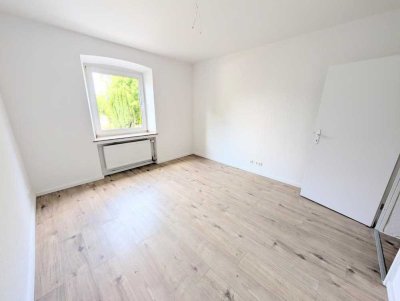 **Was will man mehr? +Erdgeschoss +neuer Laminat +weiße Wände +Tageslichtbad +eigener Garten**