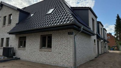 Neubau 4-Zimmer mit Terrasse in moderner DHH (KfW 40 EE) - hochwertige Ausstattung - 2,65 m DH