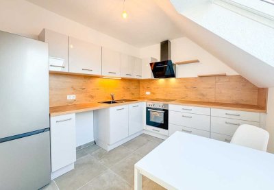 Erstbezug nach Sanierg. * 2,5-Raum-Maisonette-Wohnung mit Balkon * neue Möbel + EBK * SP * TV *TOP