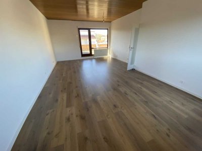 Backnang: 3 1/2-Zimmer-Penthouse-Wohnung mit Aufzug, Dachterrasse und Balkon in Innenstadtnähe