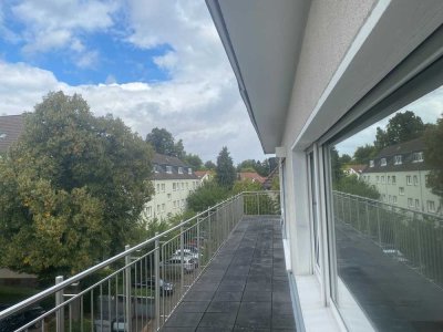 "Tolle großzügige 4 ZKDB Wohnung über die komplette Etage, mit umlaufendem Balkon"