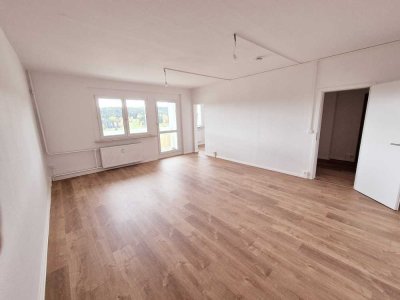 4-Raum-Wohnung mit Balkon, frisch saniert mit Traum-Ausblick! Jetzt besichtigen!