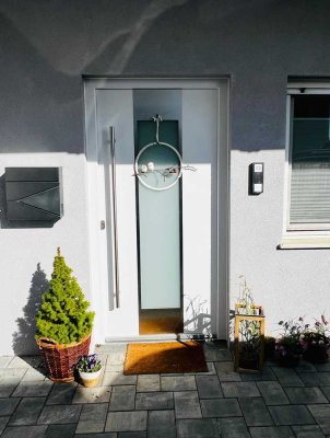 Wohnen wie im eigenen Haus - große 5,5 Zi. Wohnung mit Garten