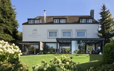 Schönes Hotelanwesen m. 18 Zimmern u. 2 zusätzlichen Wohnungen an Top Lage v. Badenweiler m. sonnige