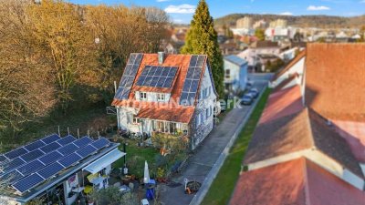 Privates Familienidyll mit großem Grundstück – Stadtnah und doch im Grünen!
