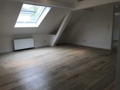 1,5  Zimmer plus grosse Wohnküche,  EBK, Kernsaniert, v.Privat