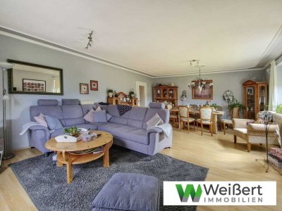 Wohnen auf 142 m²: Helle 4-Zimmer-Obergeschosswohnung mit Balkon und Zugang zum Garten