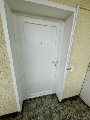 Freundliche und sanierte 2,5-Raum-Wohnung mit gehobener Innenausstattung in Duisburg