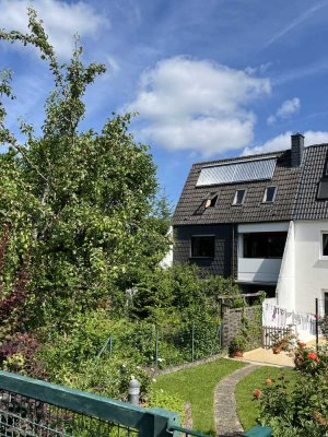 KEINE KÄUFERPROVISION!! Reiheneckhaus mit großem Garten in familienfreundlicher Lage | Garage