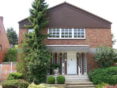 Individuelles Einfamilienhaus mit gehobener Innenausstattung, viel Platz  und schönem Garten