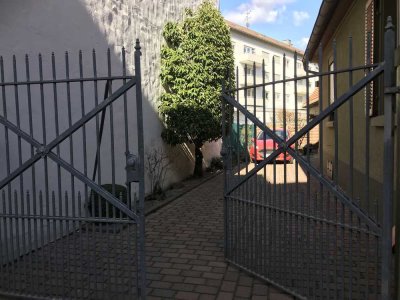 Wer Altbau liebt, liebt dieses historische Schätzchen. ❤️Willkommen zu diesem möblierten Apartment