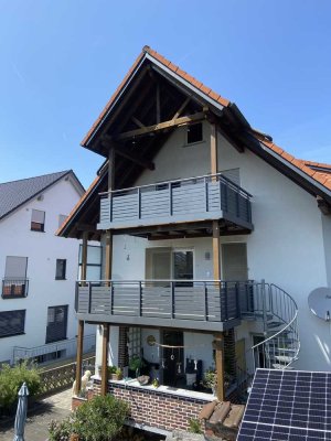 Großzügige Etagenwohnung mit Einbauküche, 2 Balkonen und 4 Schlafzimmern – ca. 140 m² auf zwei Etage
