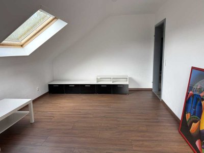 Gemütliche 3 Zi.- DG-Wohnung mit großer Wohnküche