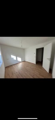 Neuwertige 2,5-Zimmer-Wohnung mit Balkon und EBK in Leonberg