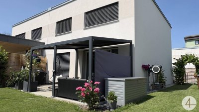 STRAHLEND IN DEN SOMMER! POOL, Garten, Terrasse! Wohnraumkühlung! PV-Anlage!
