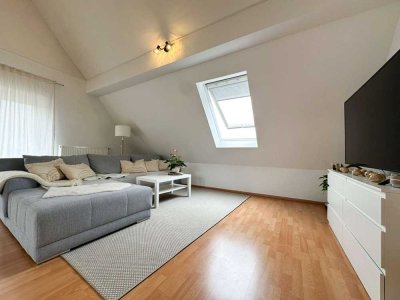 Renovierte & wunderschöne 2-Zimmer Wohnung mit Stellplatz und Terrasse