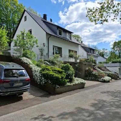 Freistehendes Einfamilienhaus mit 2 Wohneinheiten und Garten in Haan-Ost