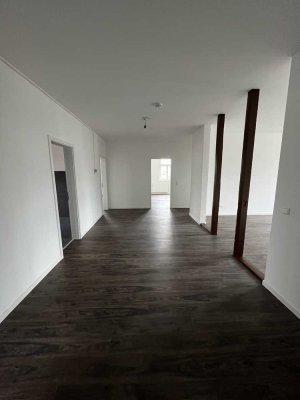 Großzügige 5-Zimmer Wohnung - frisch renoviert und modern gestaltet