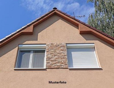 Einfamilienhaus mit Garage und Terrasse