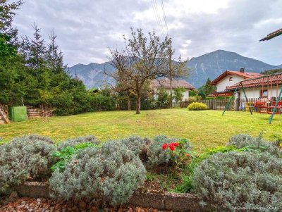 CHARMANTES HÄUSCHEN MIT GROßEM GARTEN & BERGBLICK IN SCHÖNER WOHNLAGE AM ORTSRAND
